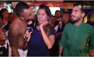 被占便宜！直播世界杯遭強(qiáng)吻 盤點(diǎn)遭強(qiáng)吻的美女記者們