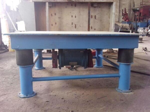 振動(dòng)平臺(tái)的電機(jī)為什么能左右移動(dòng)？